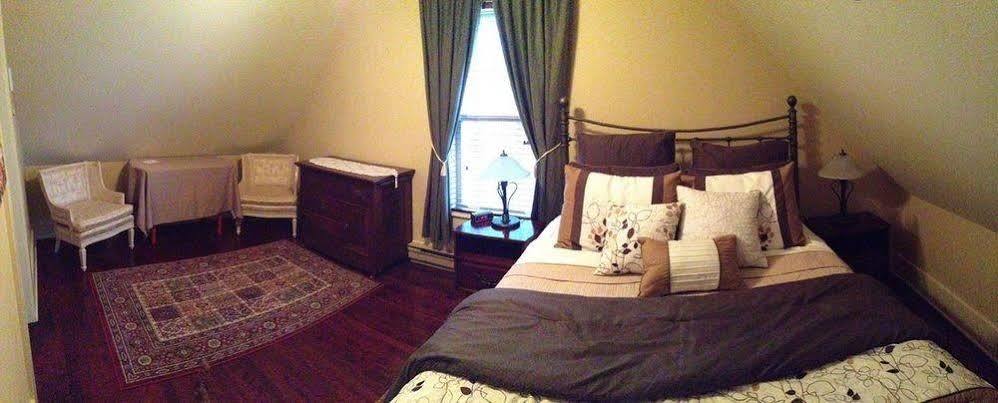 B&B Hillhouse Lac-Brome Exterior photo